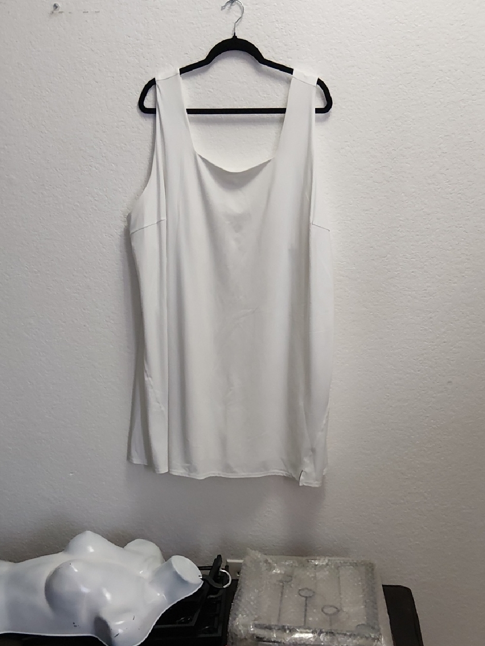 Xersion White Sleeveless Scoop Neck Tank